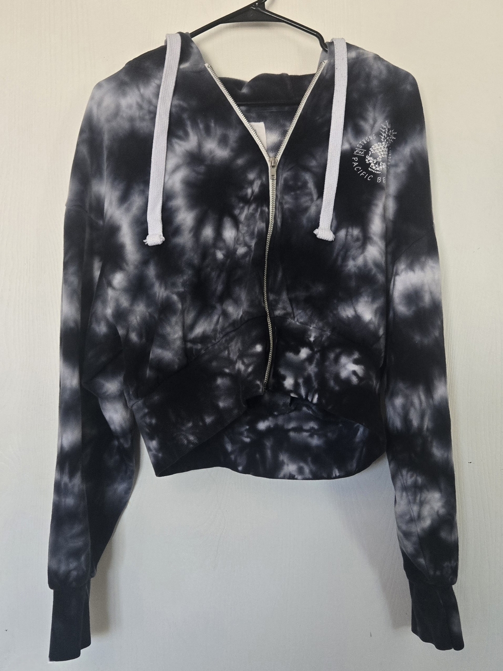 Black & White Tie-Dye Zip Crop Hoodie with Pineapple Graphic